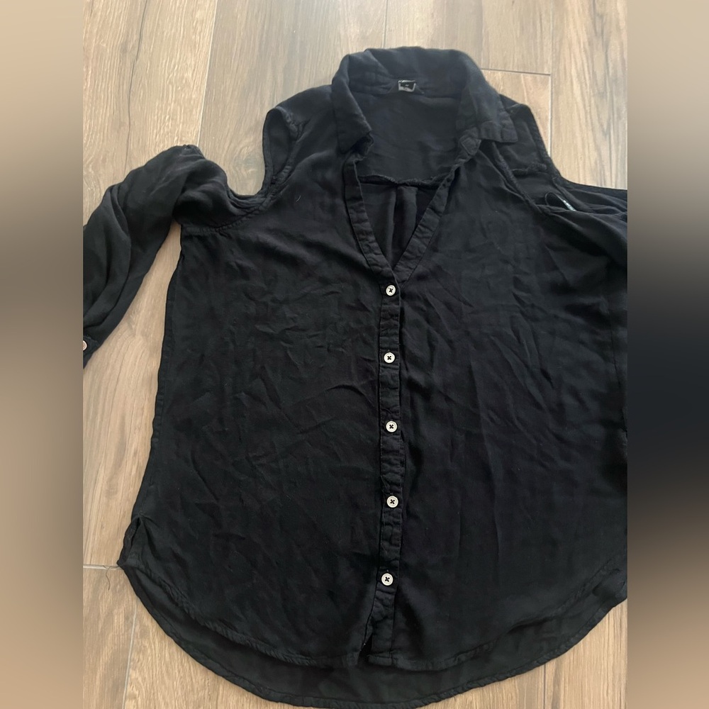 GUESS Cold Shoulder Long Sleeve Blouse Women’s Size Small Button Front Black